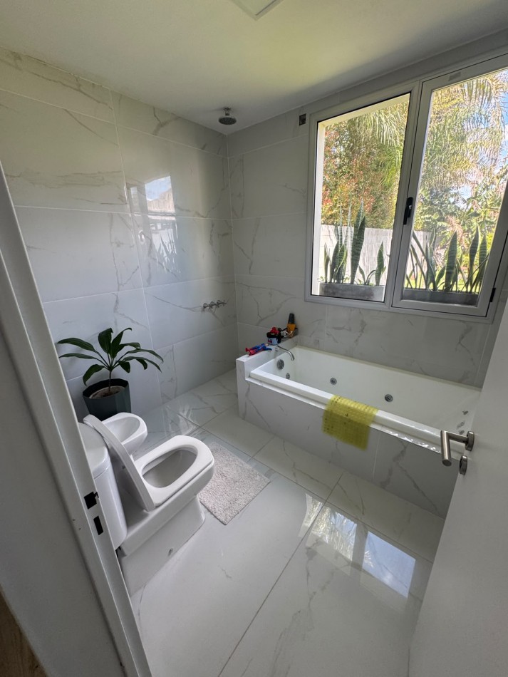 Vendo Casa z/ Acceso Norte (YPF)