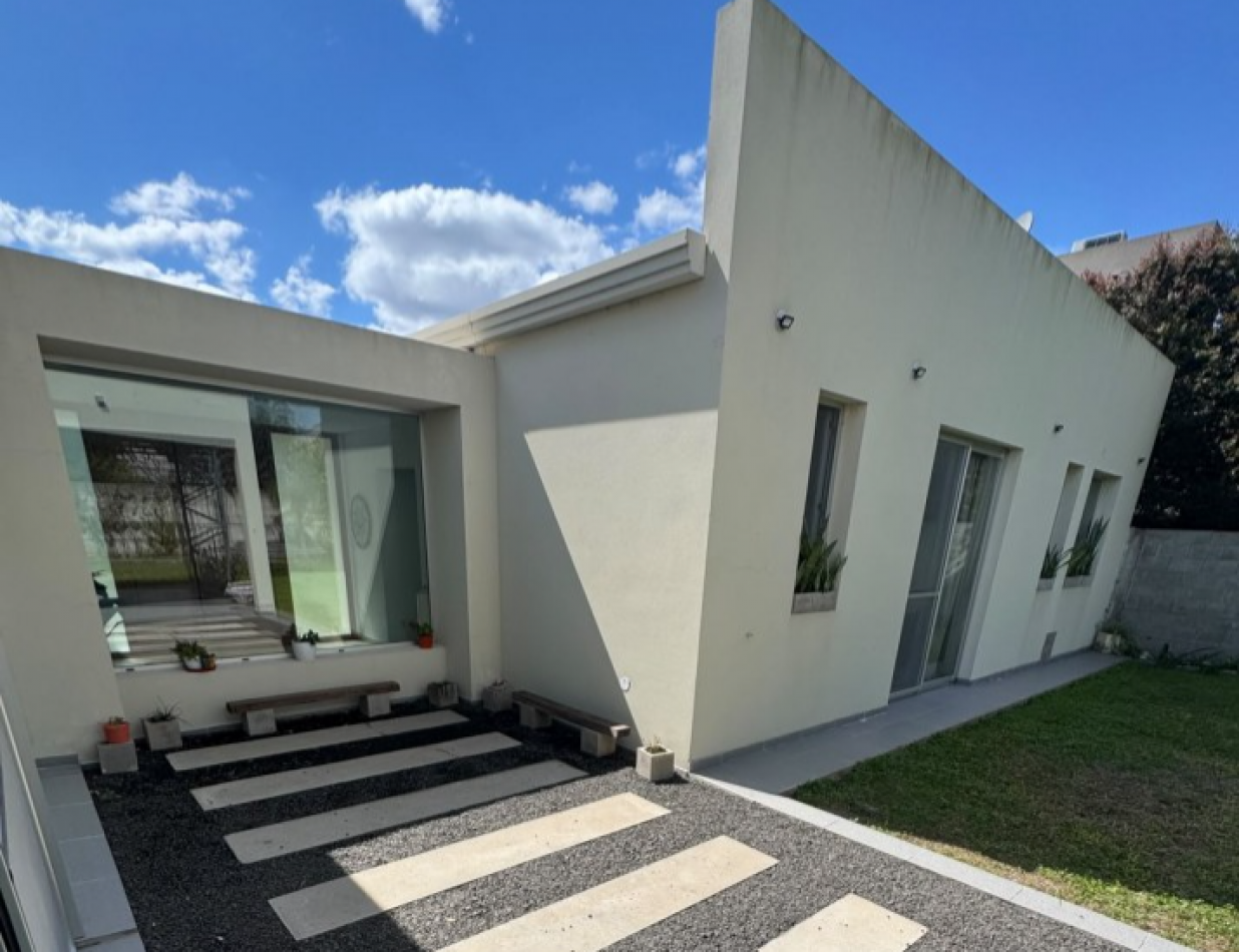 Vendo Casa z/ Acceso Norte (YPF)
