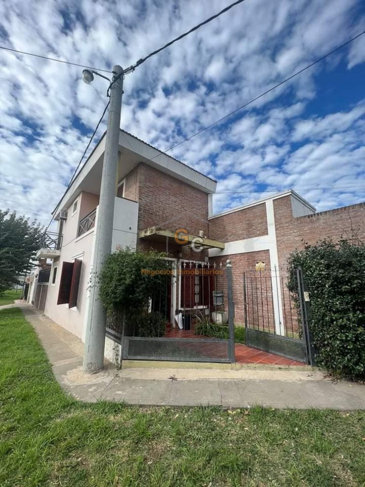 Vendo casa zona Santa Lucia/ Paracao. ALQUILADA