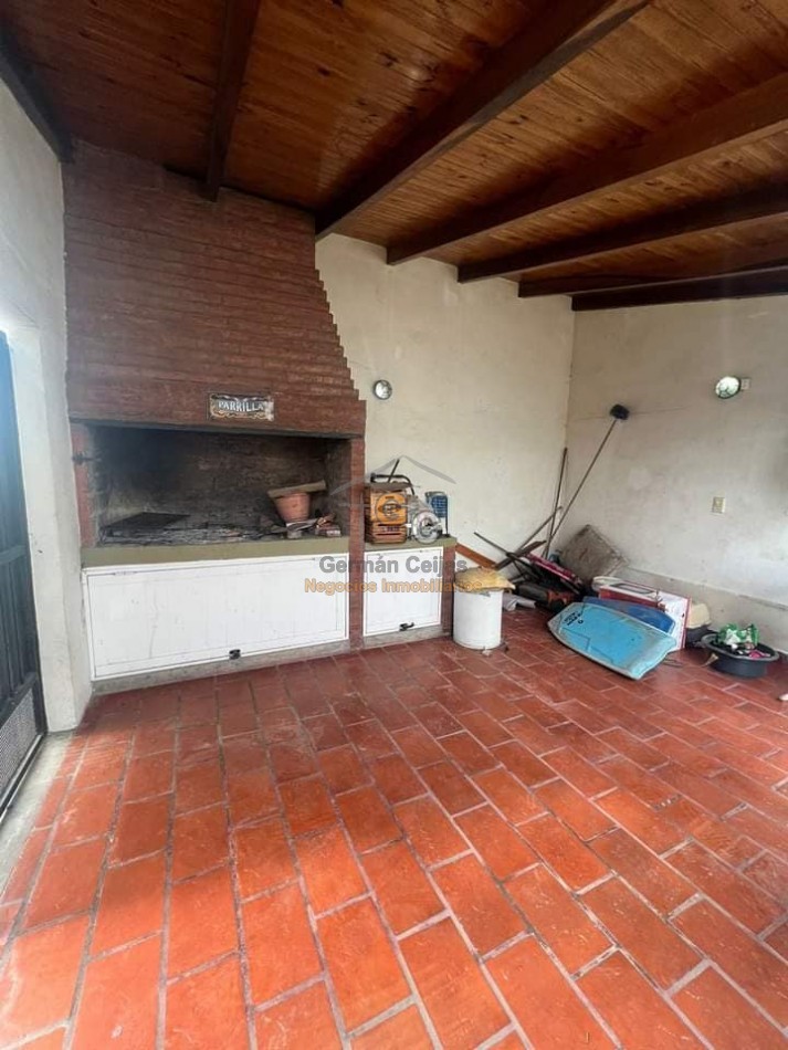 Vendo casa zona Santa Lucia/ Paracao. ALQUILADA